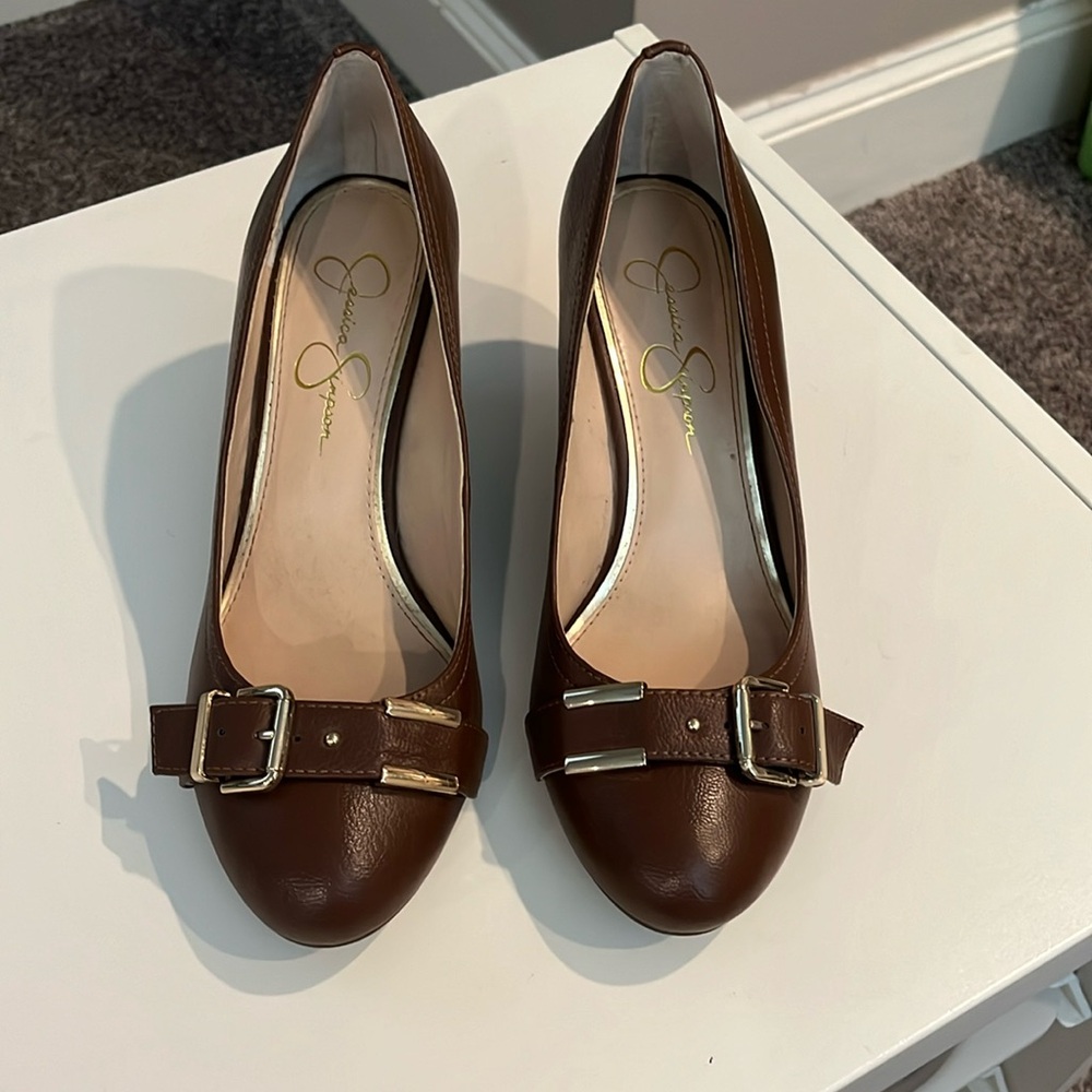 Small wedge heel! Excellent condition!